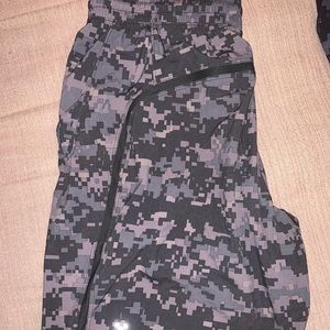 Lululemon Large Pace Breaker Camo Shorts 9 inch linerless